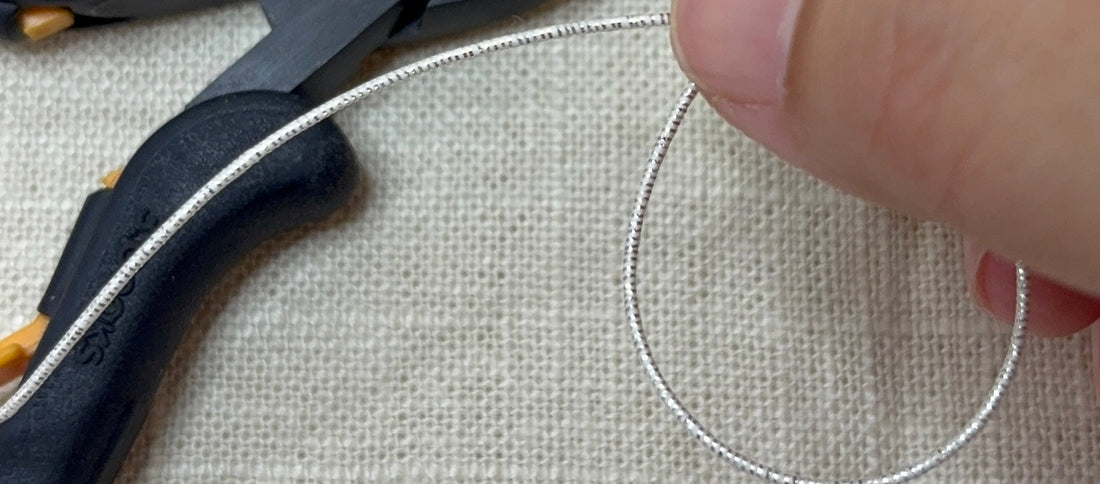 From Line to Form: How a Piece of Jewelry Begins